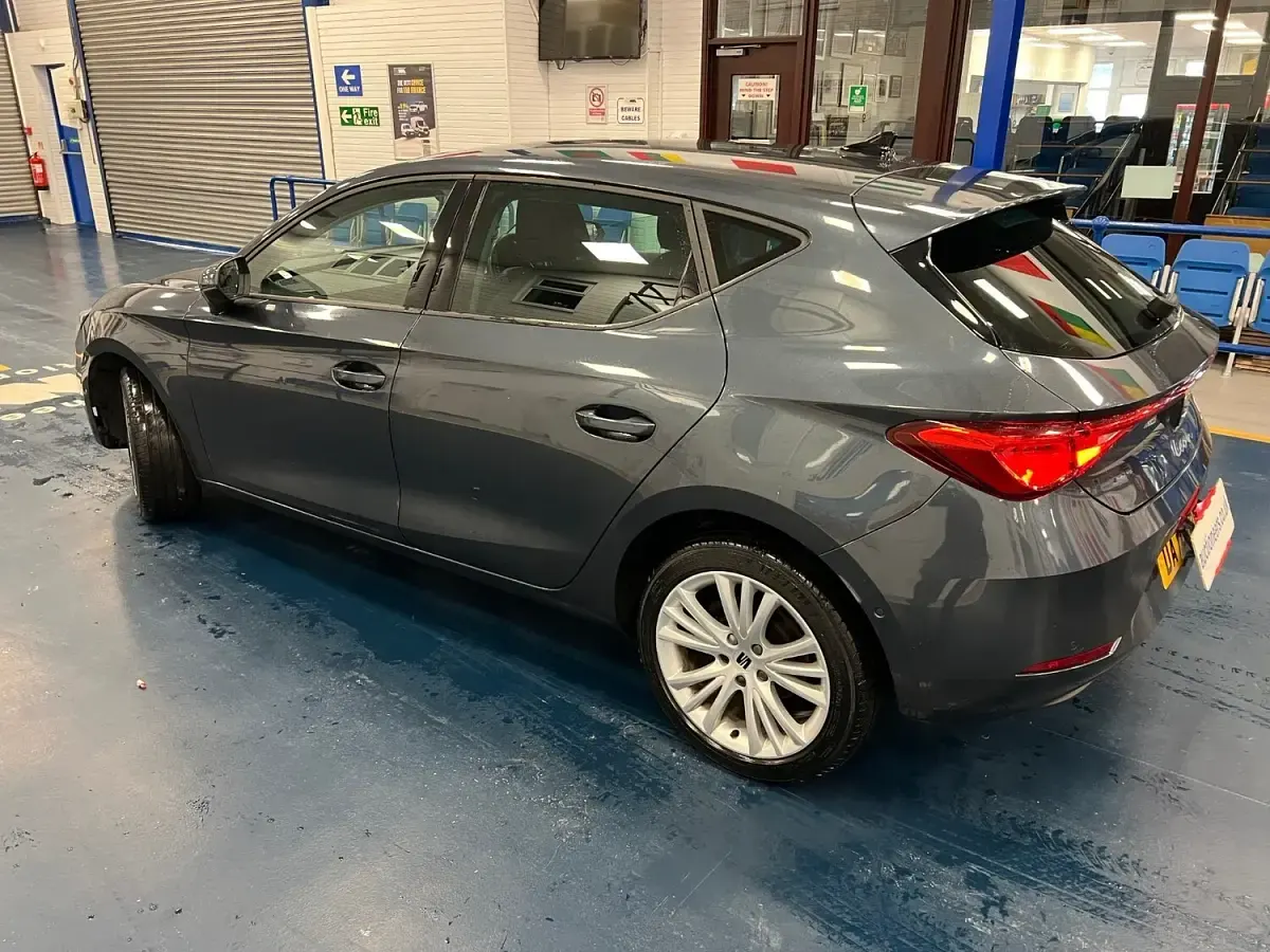 Used Seat Leon SE Dynamic 110 HP (80 kW) 2020 Grey Hatchback