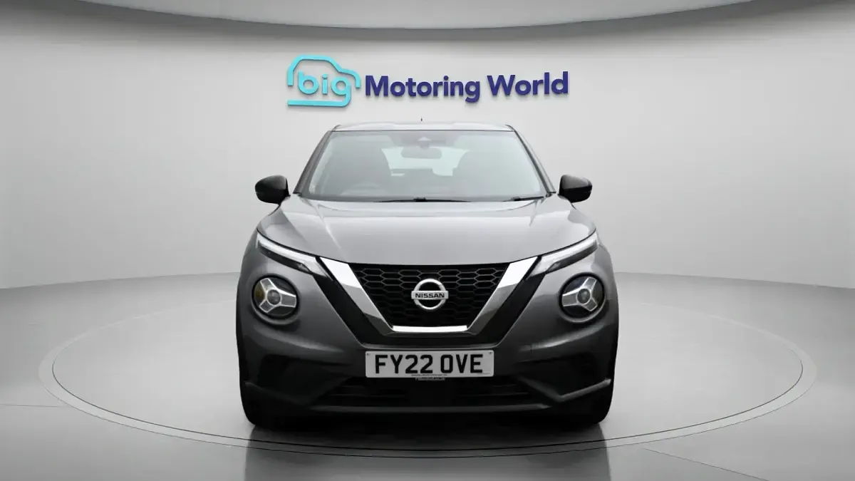 Używany Nissan Juke Acenta 114 KM (83 kW) 2022 Szary SUV