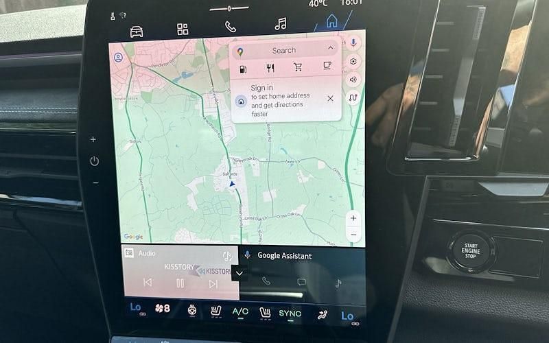 New Renault Austral Techno Esprit Alpine 200 HP (147 kW) 2025 Special two tone  matte satin white with diamond black roof  SUV