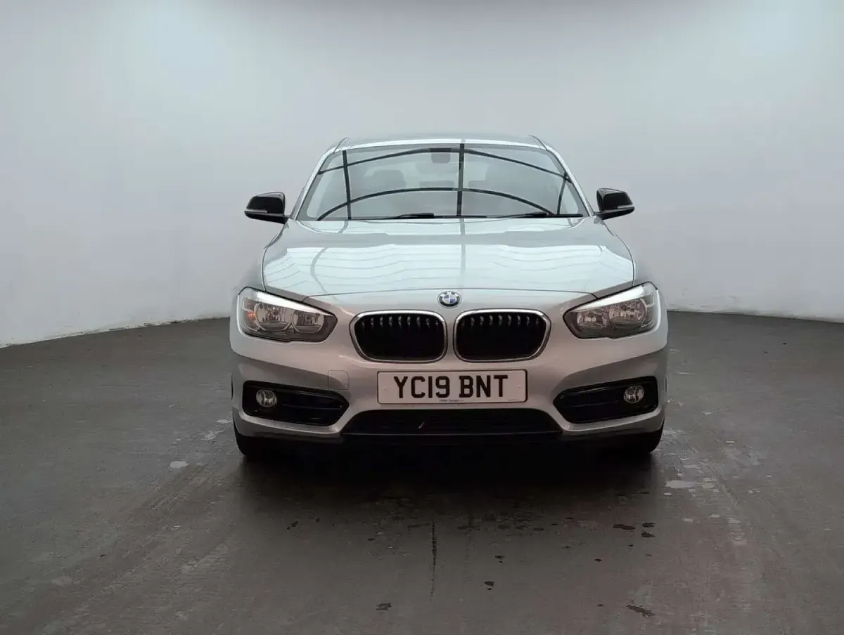 Used BMW 118 Sport Line 134 HP (98 kW) 2019 Silver Hatchback