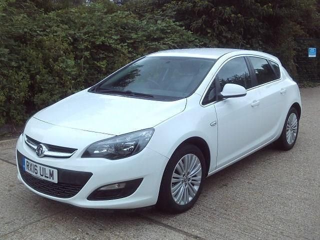 White Used 2016 Vauxhall Astra Excite Hatchback | £4,495 (Super price) - Image 1/4
