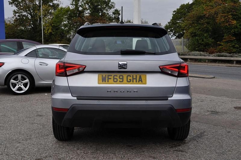 Used Seat Arona SE Technology 95 HP (69 kW) 2019 Silver SUV