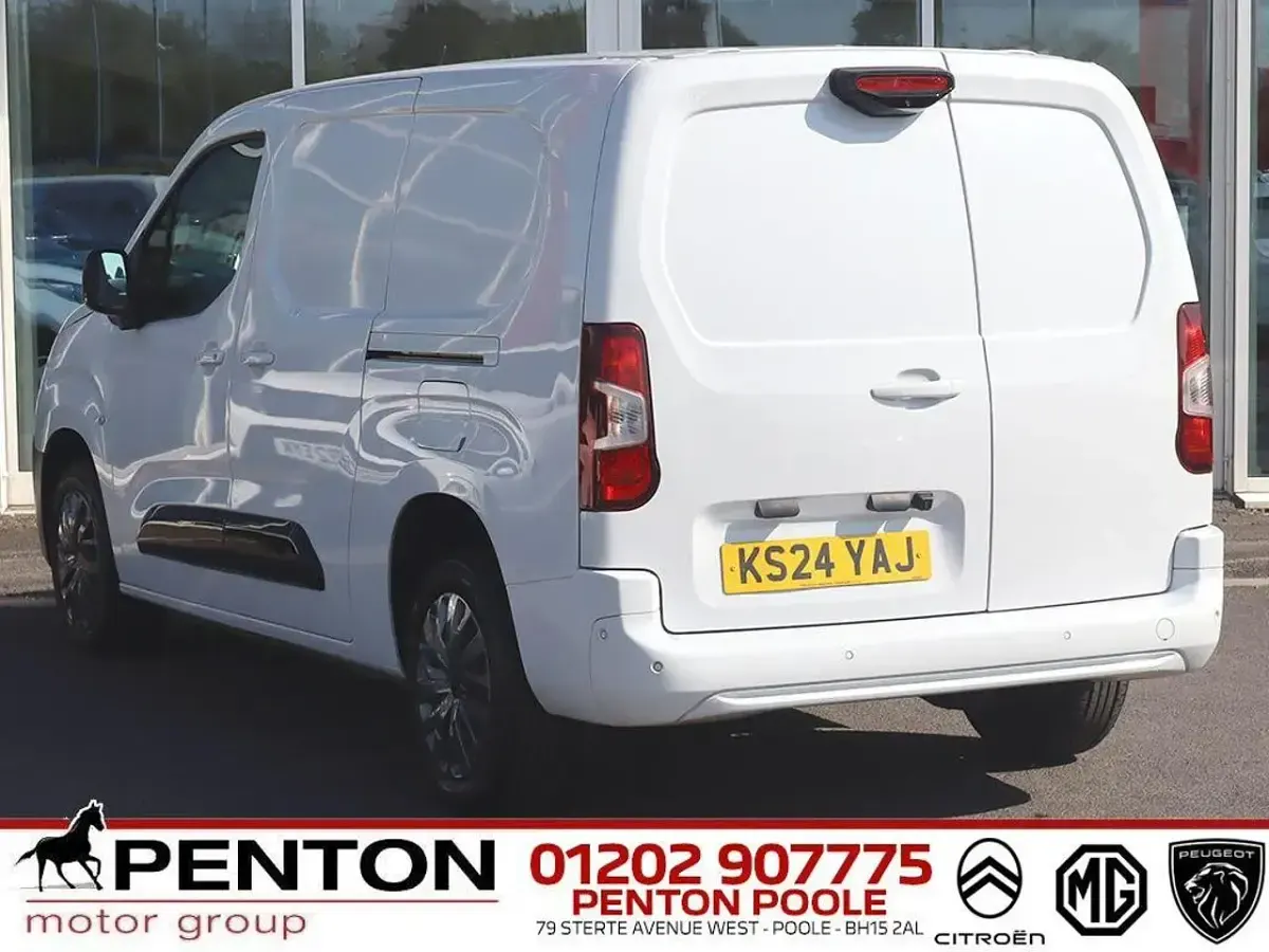 Used Peugeot Partner S 101 HP (74 kW) 2024 White MPV