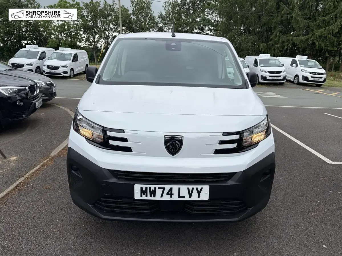 Used Peugeot Partner 101 HP (74 kW) 2024 White MPV