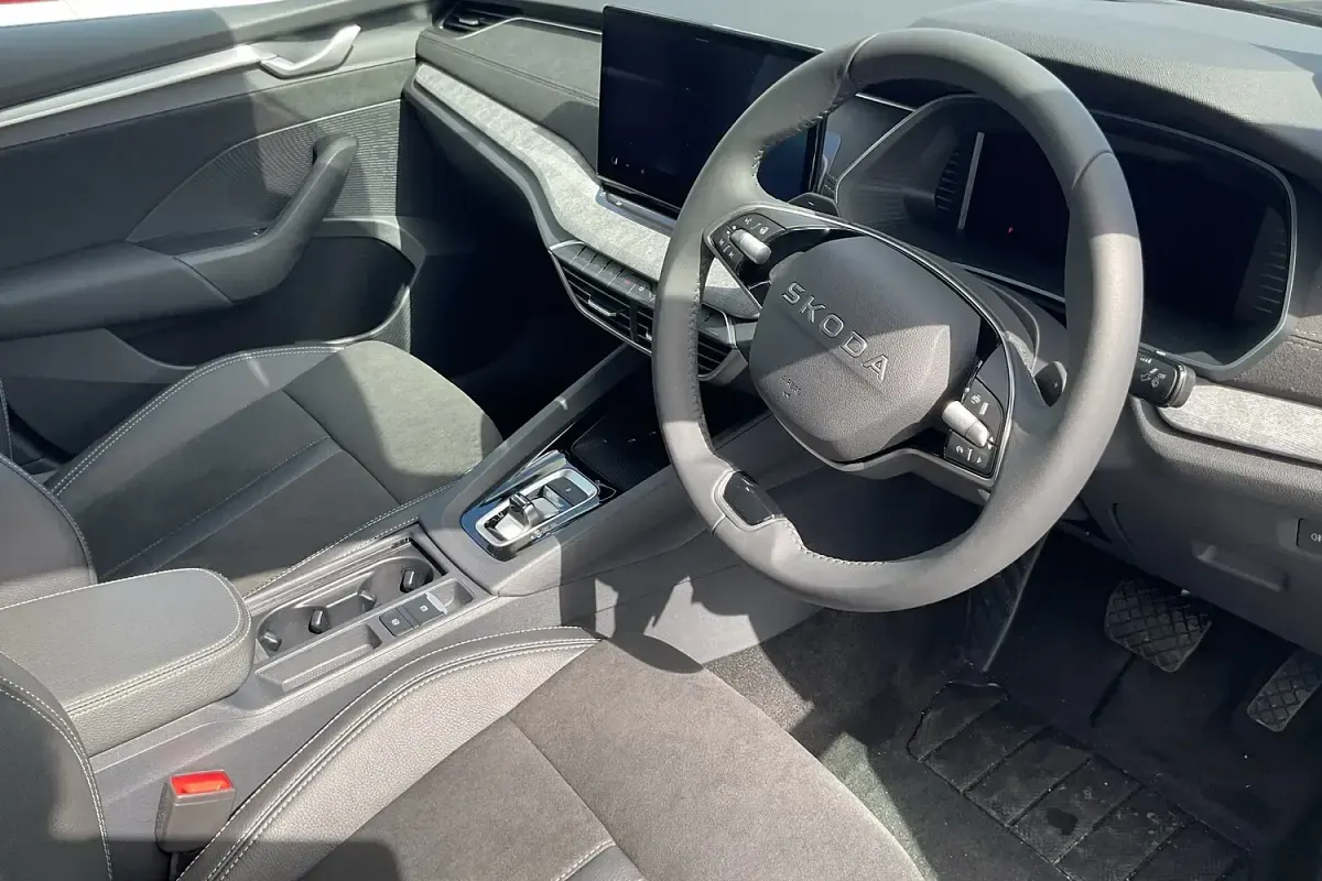 Nuevo Skoda Octavia SE L 150 CV (110 kW) 2026 Negro Utilitario