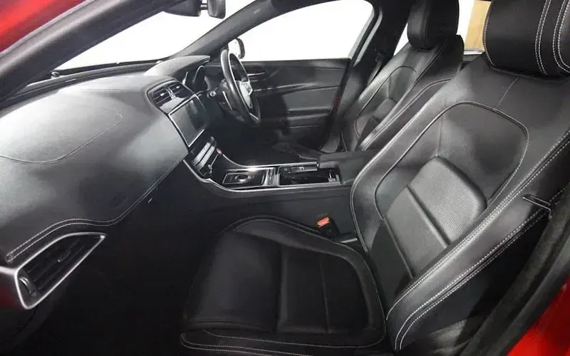 Used Jaguar XE Ingenium 200 HP (147 kW) 2019 Red Sedan
