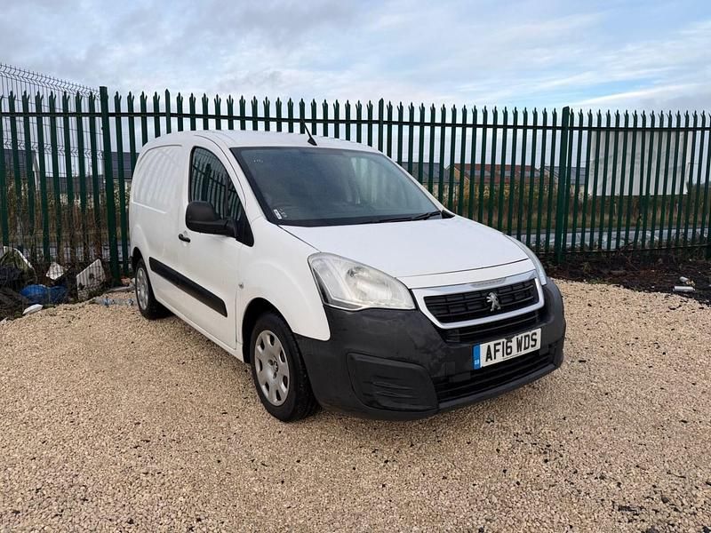 White Used 2016 Peugeot Partner MPV | £2,495 (Super price) - Image 1/4