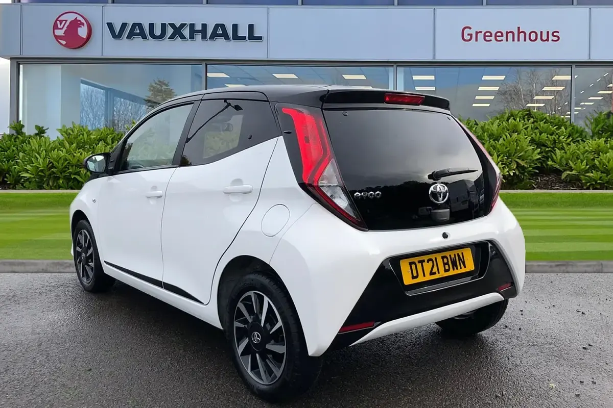 Used Toyota Aygo Trend 72 HP (52 kW) 2021 White Hatchback