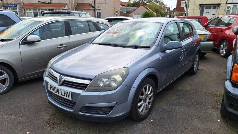 Silver Used 2004 Vauxhall Astra Elite Hatchback | £2,195 (Expensive) - Image 1/4