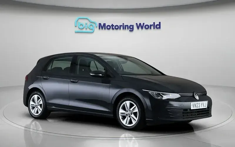 Usado VW Golf VIII Life 150 HP (110 kW) 2023 Cinzento Citadino