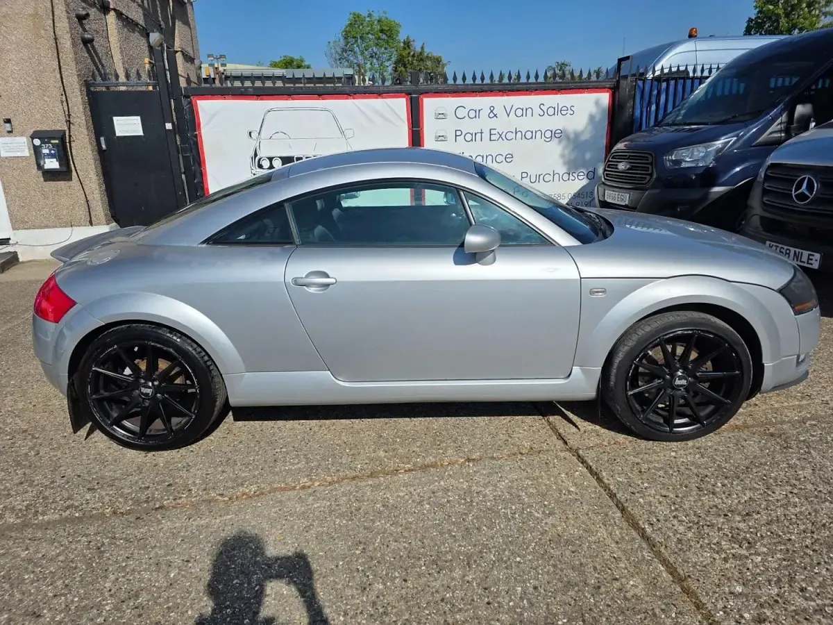 Usado Audi TT 180 HP (132 kW) 2002 Prateado Coupé
