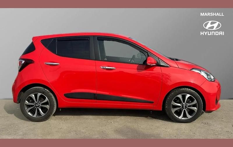 Used Hyundai i10 Premium SE 87 HP (63 kW) 2019 Red Hatchback