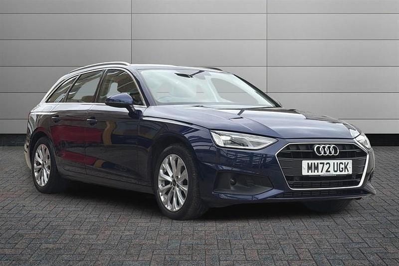 Used Audi A4 Comfort 150 HP (110 kW) 2023 Navarra blue Estate