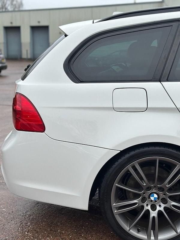 Usado BMW 320 Sport Line 184 CV (135 kW) 2012 Blanco Familiar