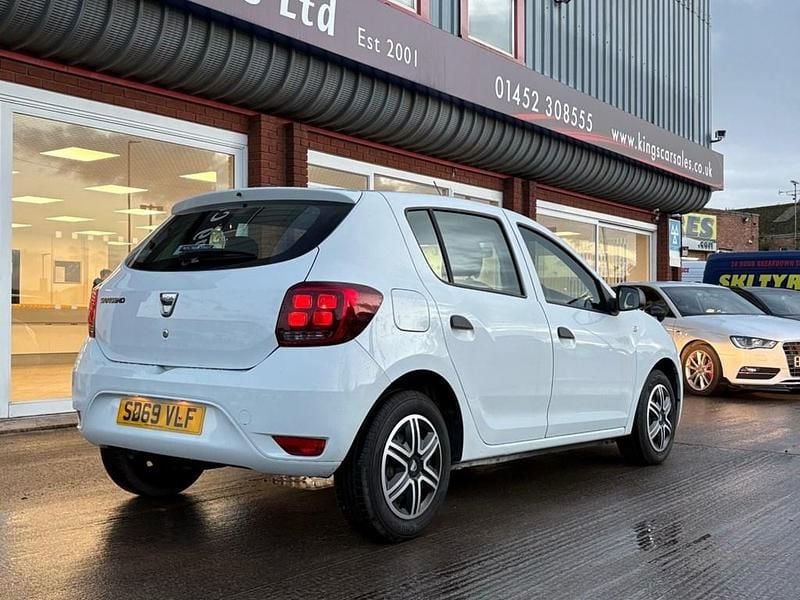 Used Dacia Sandero Essentiel 95 HP (69 kW) 2019 Glacier white Hatchback