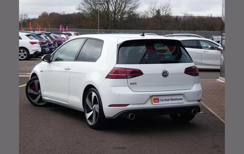 Used VW Golf VII GTI 241 HP (177 kW) 2019 White Hatchback