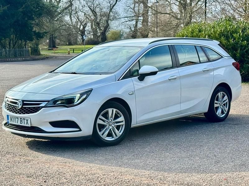 Used Vauxhall Astra 2017 White Estate