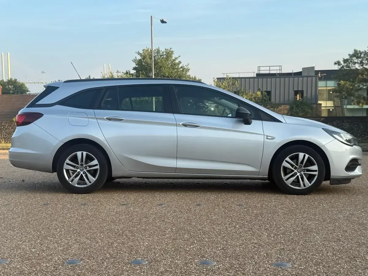 Used Vauxhall Astra Business Edition 122 HP (89 kW) 2021 Silver Estate