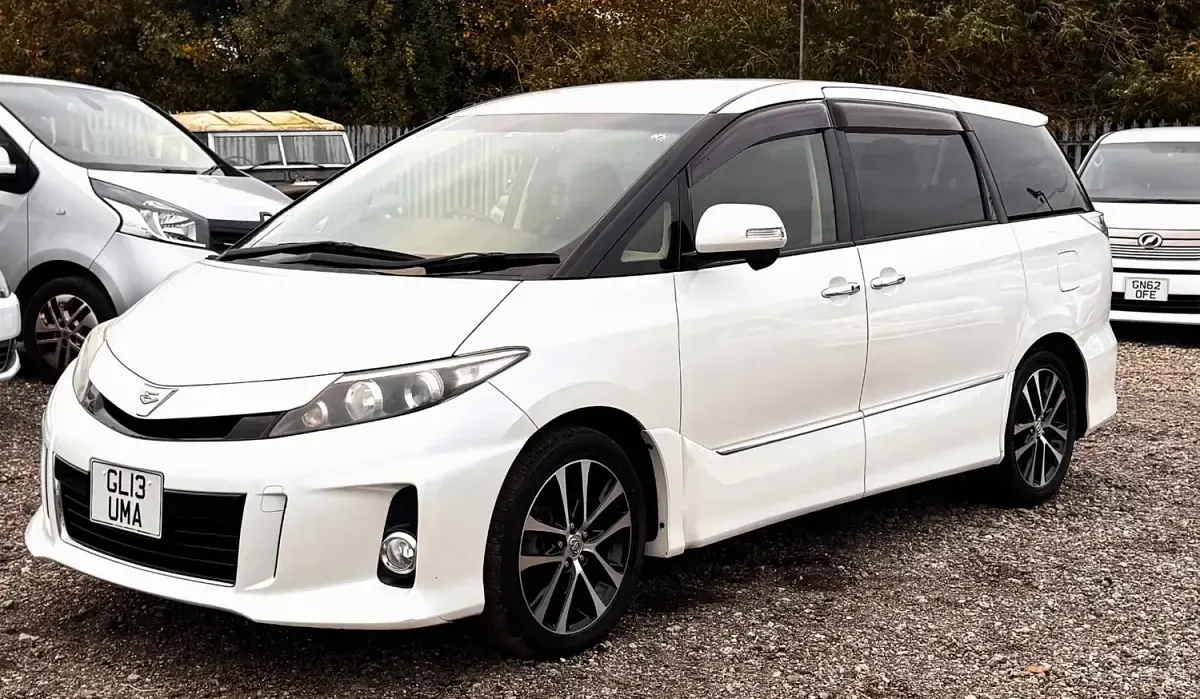 Usado Toyota Estima 2024 Blanco Monovolumen
