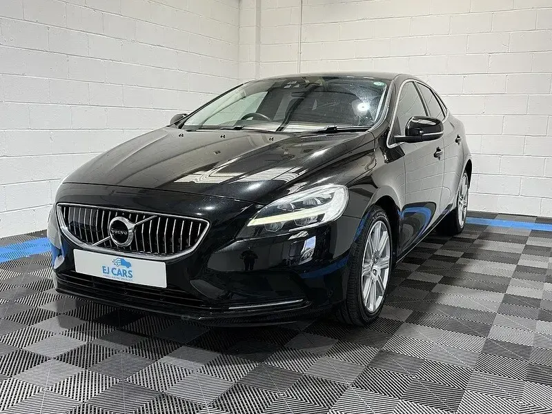 Used Volvo V40 Inscription 190 HP (139 kW) 2026 Black Hatchback