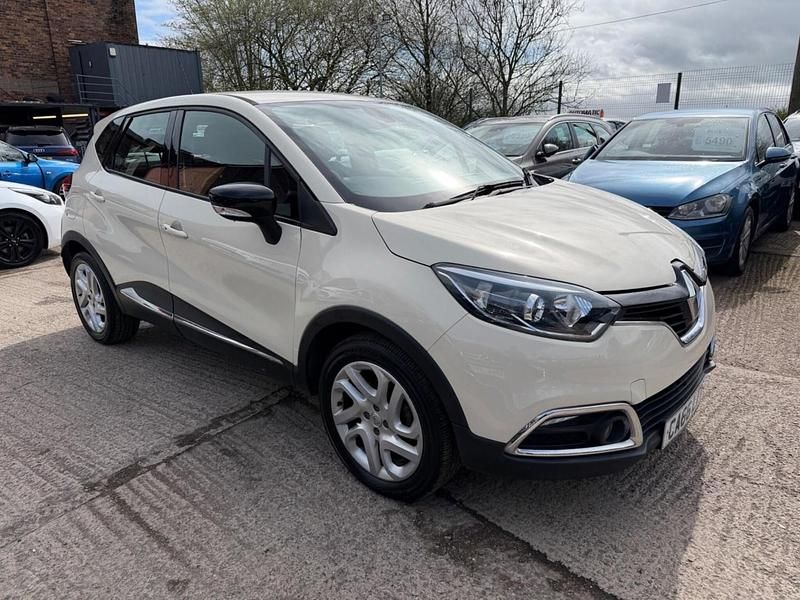 Used Renault Captur Dynamique 90 HP (66 kW) 2016 Cream SUV