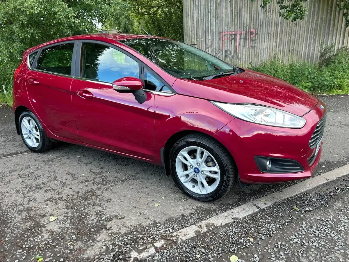 Used Ford Fiesta Zetec 82 HP (60 kW) 2014 Red Hatchback