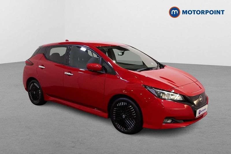 Used Nissan Leaf N-Connecta 110 kW (150 HP) 2022 Red Hatchback