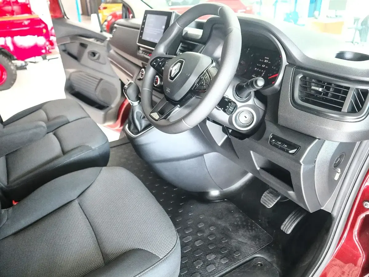 Used Renault Trafic 2024 Red MPV