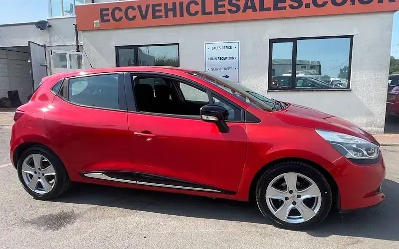 Used Renault Clio Dynamique 73 HP (53 kW) 2015 Hatchback