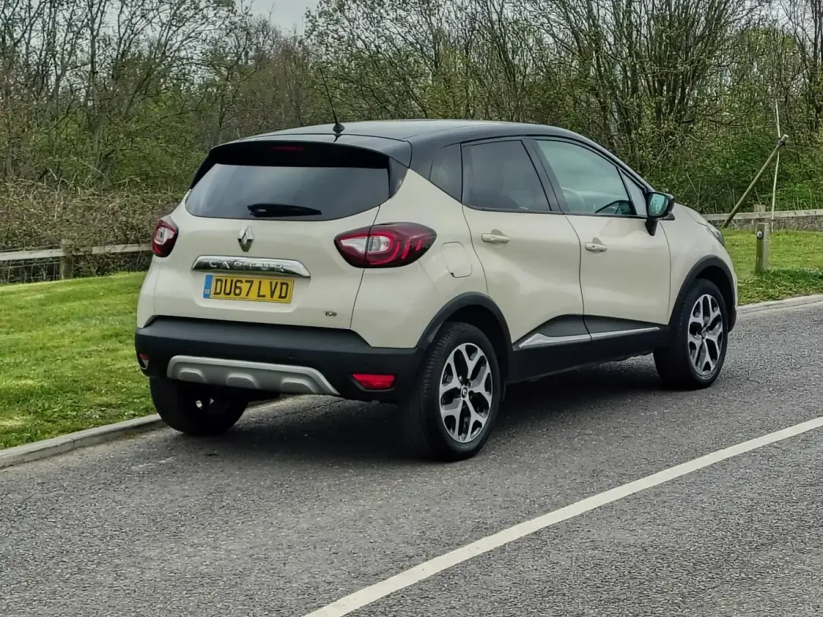 Usado Renault Captur Dynamique 90 CV (66 kW) 2017 Beige SUV