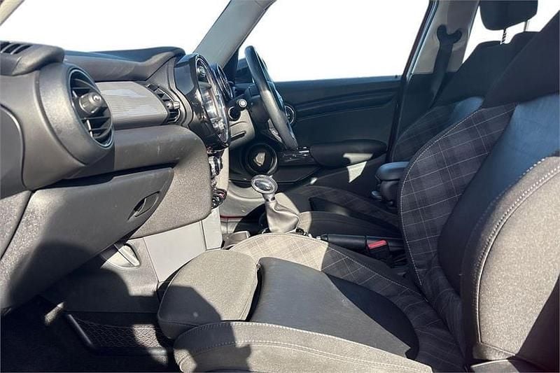 Used Mini Cooper D Hatch 116 HP (85 kW) 2014 Red Hatchback