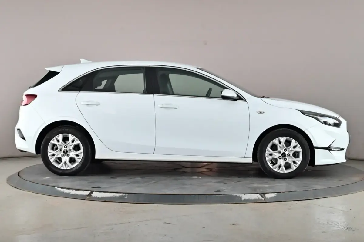 Usado Kia Ceed 118 CV (86 kW) 2022 Blanco Utilitario