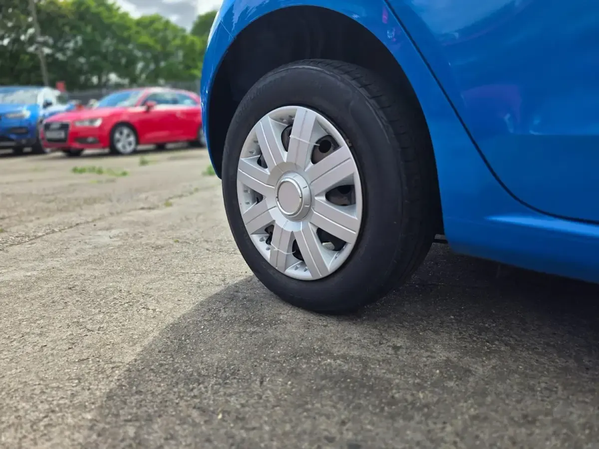 Usado VW up! take up! 60 CV (44 kW) 2015 Azul Utilitario