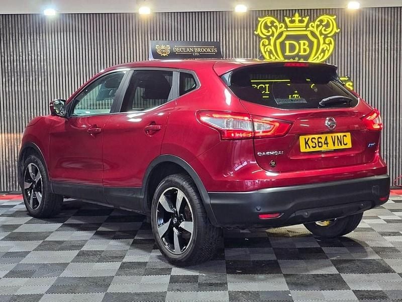 Used Nissan Qashqai 360º 110 HP (80 kW) 2015 Red SUV