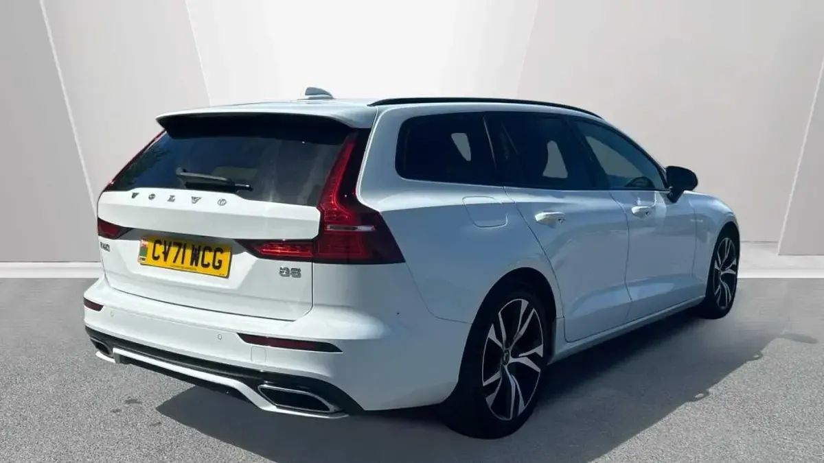 Used Volvo V60 R-Design 247 HP (181 kW) 2022 Estate