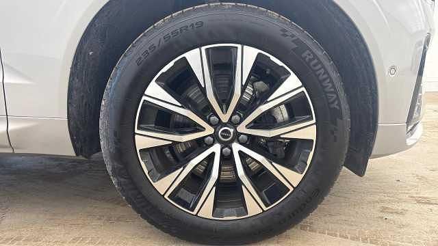 Used Volvo XC60 Plus 247 HP (181 kW) 2025 Silver SUV