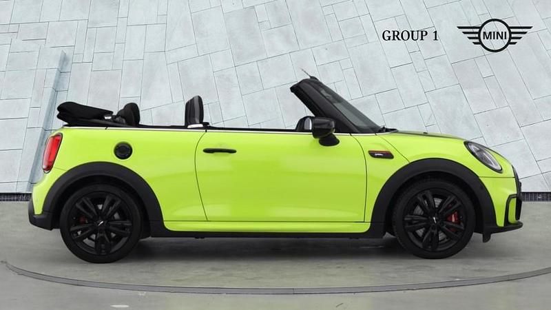 Używany Mini John Cooper Works 228 KM (167 kW) 2022 Żółty Hatchback