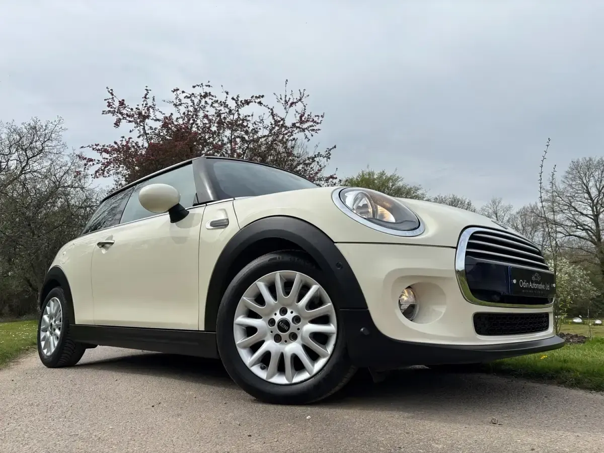 Usado Mini Cooper Hatch 136 CV (100 kW) 2015 Blanco Utilitario