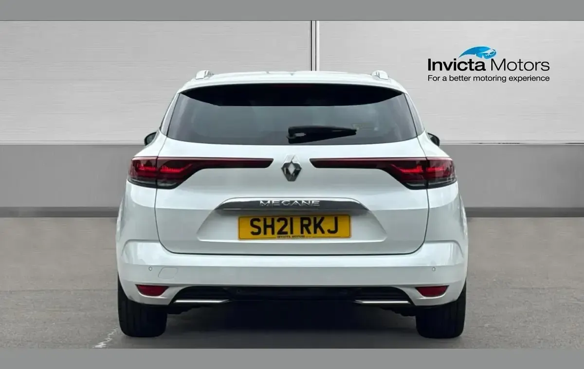 Used Renault Mégane GrandTour Iconic 140 HP (102 kW) 2021 White Estate