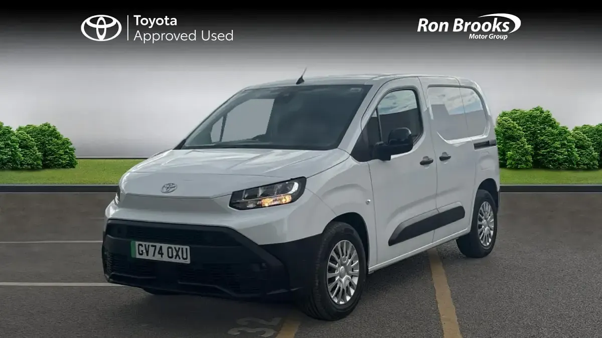 Used Toyota Proace 50 kW (68 HP) 2024 White MPV