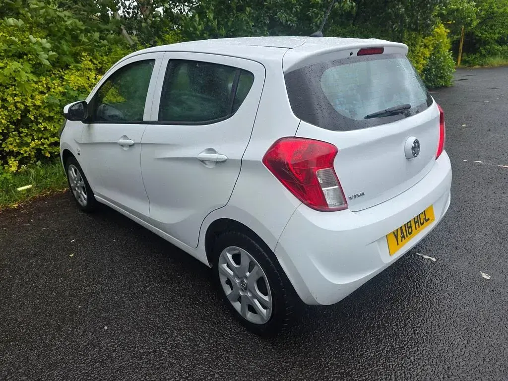 Used Vauxhall Viva 75 HP (55 kW) 2018 White Hatchback