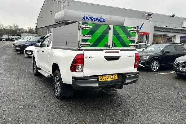 Used Toyota HiLux Active 150 HP (110 kW) 2022 White Pickup