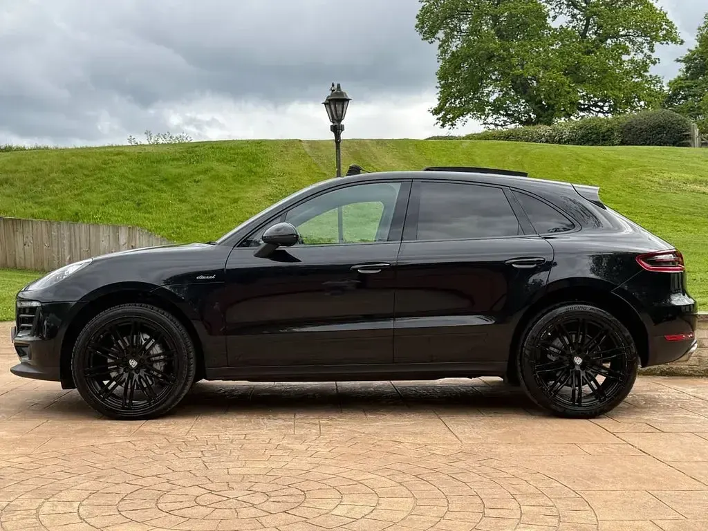 Used Porsche Macan 258 HP (189 kW) 2017 Black SUV