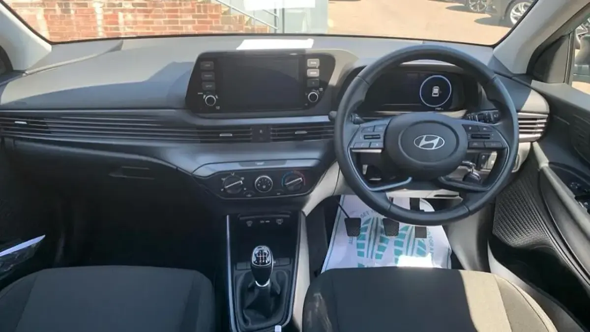 Used Hyundai i20 Advanced 99 HP (72 kW) 2024 Green Hatchback