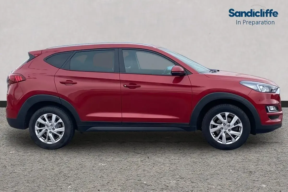 Used Hyundai Tucson SE 132 HP (97 kW) 2020 Red SUV