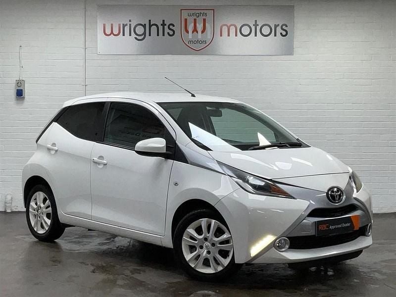 White Used 2015 Toyota Aygo X-pure Hatchback | £5,995 (Fair price) - Image 1/3
