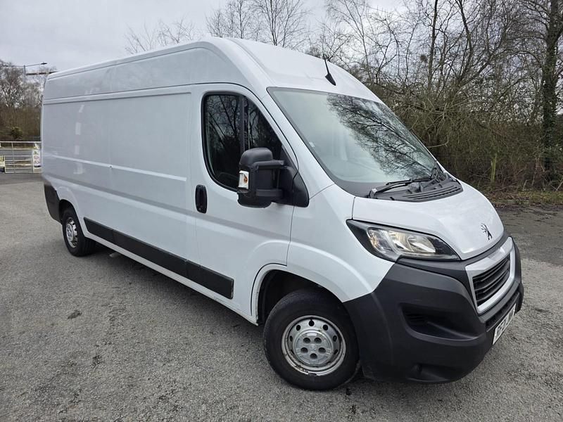 Used Peugeot Boxer 140 HP (102 kW) 2021 White Van