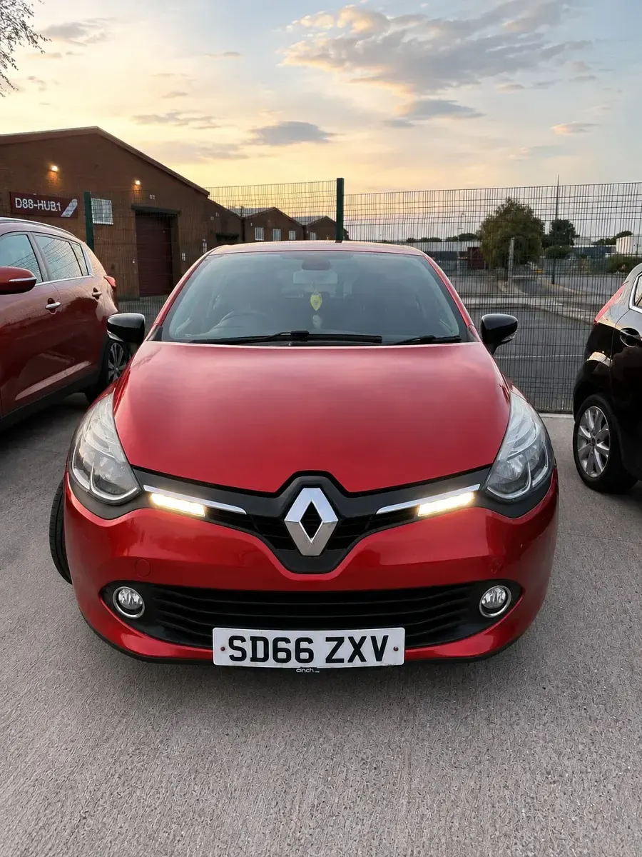 Used Renault Clio Dynamique 90 HP (66 kW) 2016 Red Hatchback