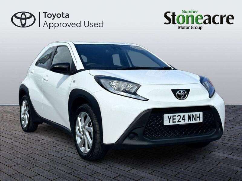 White Used 2024 Toyota Aygo PURE Hatchback | £13,250 (Fair price) - Image 1/2