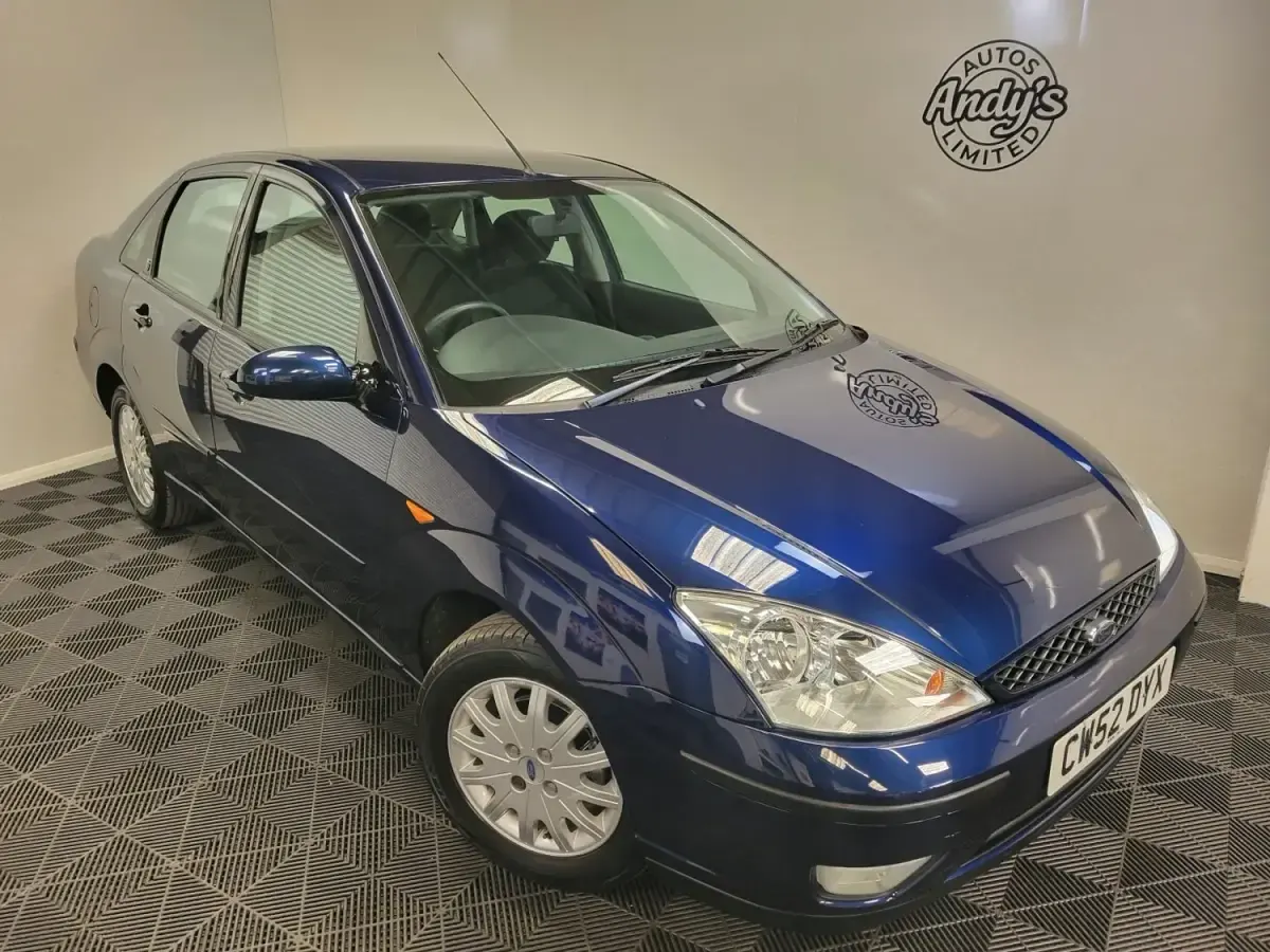 Begagnad Ford Focus Ghia 2003 Blå Sedan